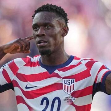 Fifa reverses suspension of star US striker after call from Trump
